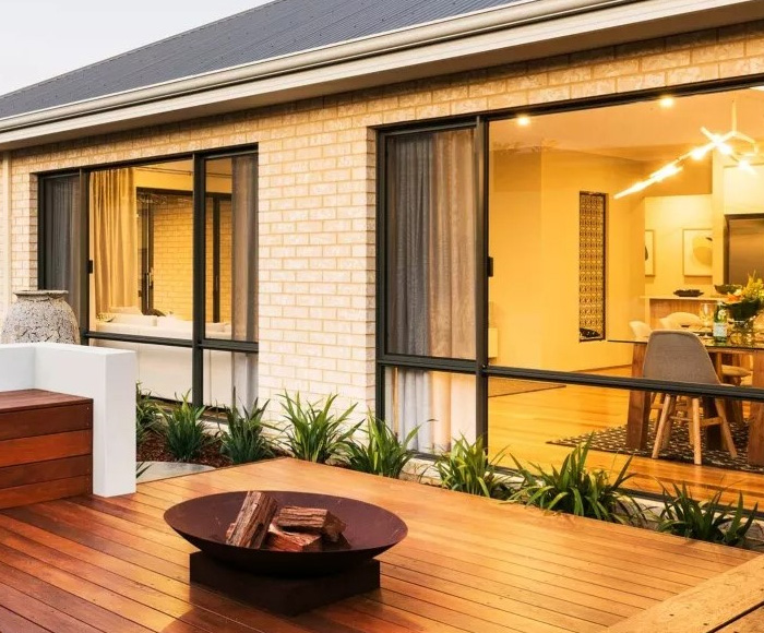 Specialists in designing and installing custom made flyscreens
